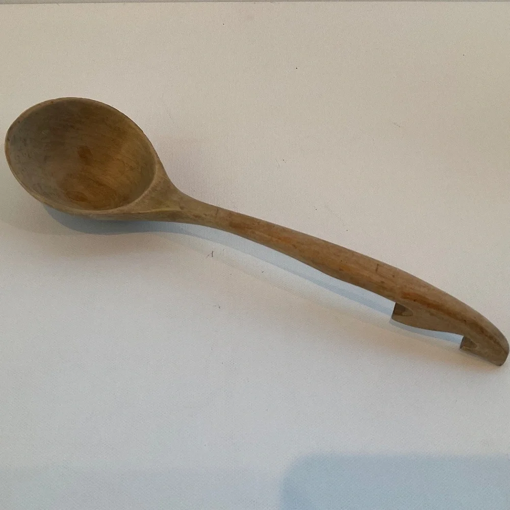 SALE‼️VINTAGE PRIMITIVE HAND CARVED ONE PIECE TREENWARE WOODEN DIPPER/LADLE 12”